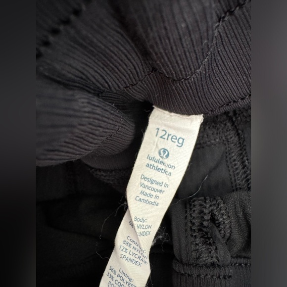 Lululemon 12 reg super cute! - Picture 3 of 3